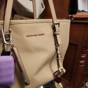 Tanish pink Michael kors purse